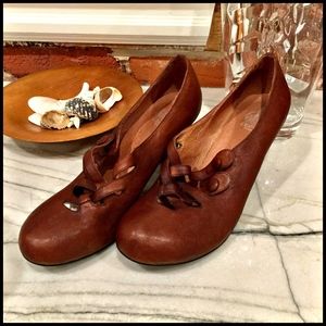 Crown Vintage retro pumps